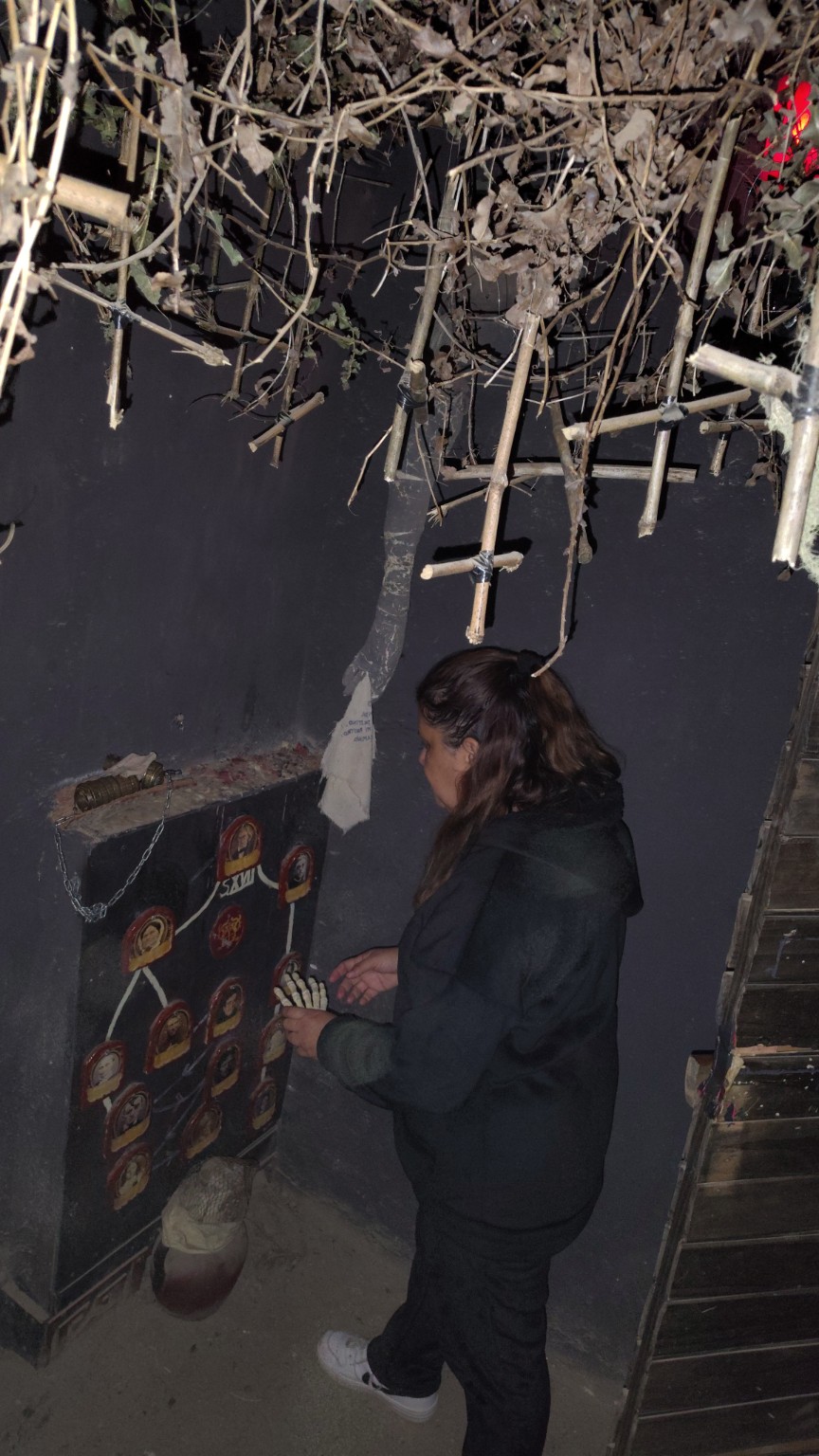 Participantes resolviendo desafíos dentro de Sala de Terror, foto 1