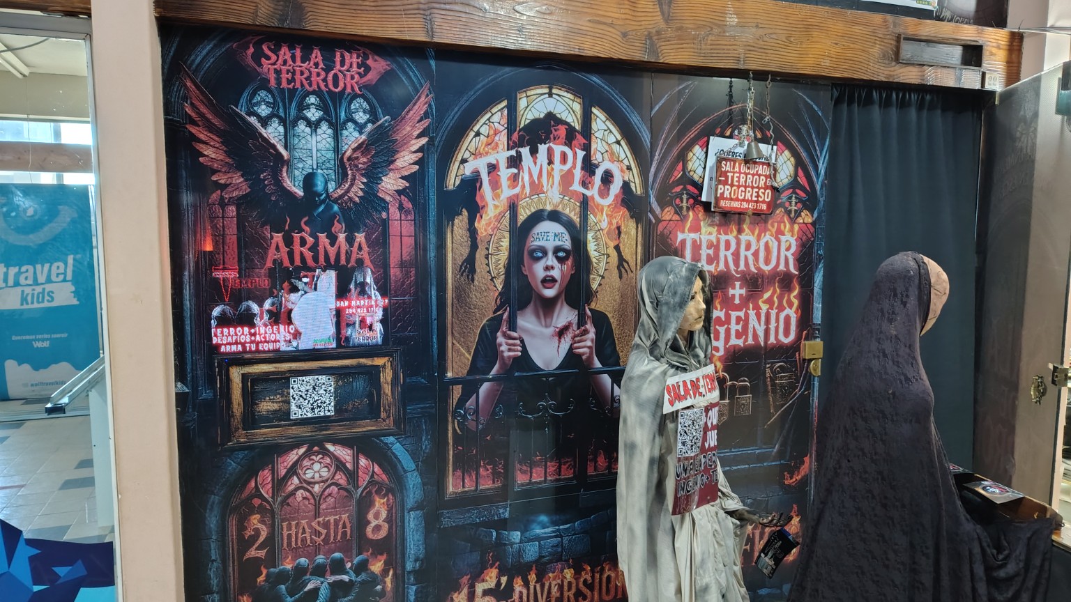 Participantes resolviendo desafíos dentro de Sala de Terror, foto 8